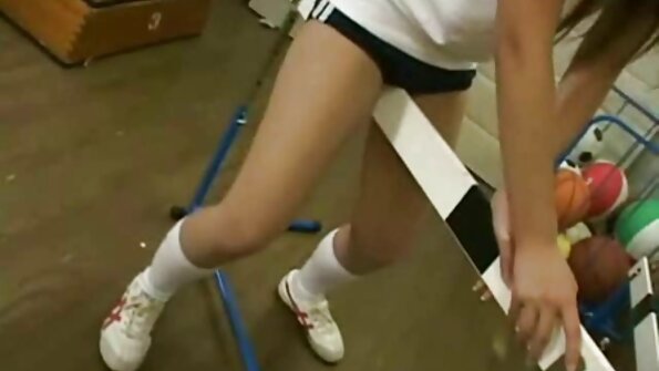 رائعتين اللسان من امرأة سمراء مثير سكس اخوات اجنبي مترجم على ركبتيها